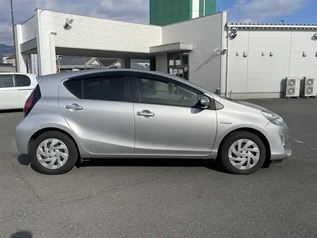 トヨタ アクア S スタイルブラック 静岡県 2017(平29)年 2万km シルバーM ワンオーナー/TOYOTA Safety Sense /・プリクラッシュセーフティ/・レーンディパーチャーアラート/・先行車発進告知機能/・オートマチックハイビーム/純正SDナビ/・Bluetooth/AUX/ワンセグ/CD/SD/バックカメラ/ETC/スマートキー/プッシュスタート/取扱説明書/新車時保証書