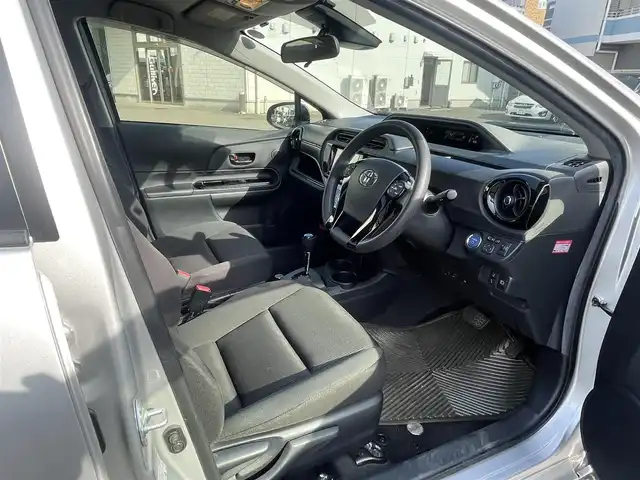 トヨタ アクア S スタイルブラック 静岡県 2017(平29)年 2万km シルバーM ワンオーナー/TOYOTA Safety Sense /・プリクラッシュセーフティ/・レーンディパーチャーアラート/・先行車発進告知機能/・オートマチックハイビーム/純正SDナビ/・Bluetooth/AUX/ワンセグ/CD/SD/バックカメラ/ETC/スマートキー/プッシュスタート/取扱説明書/新車時保証書