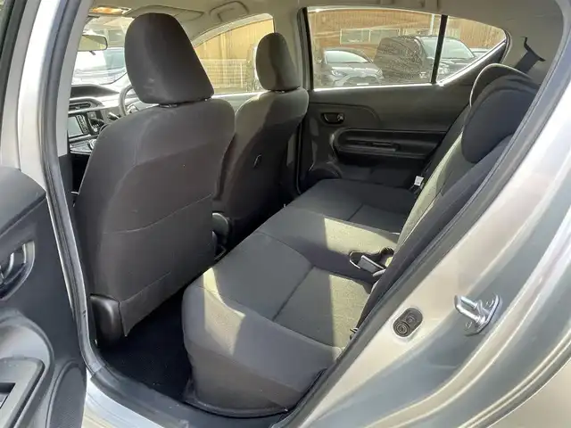 トヨタ アクア S スタイルブラック 静岡県 2017(平29)年 2万km シルバーM ワンオーナー/TOYOTA Safety Sense /・プリクラッシュセーフティ/・レーンディパーチャーアラート/・先行車発進告知機能/・オートマチックハイビーム/純正SDナビ/・Bluetooth/AUX/ワンセグ/CD/SD/バックカメラ/ETC/スマートキー/プッシュスタート/取扱説明書/新車時保証書