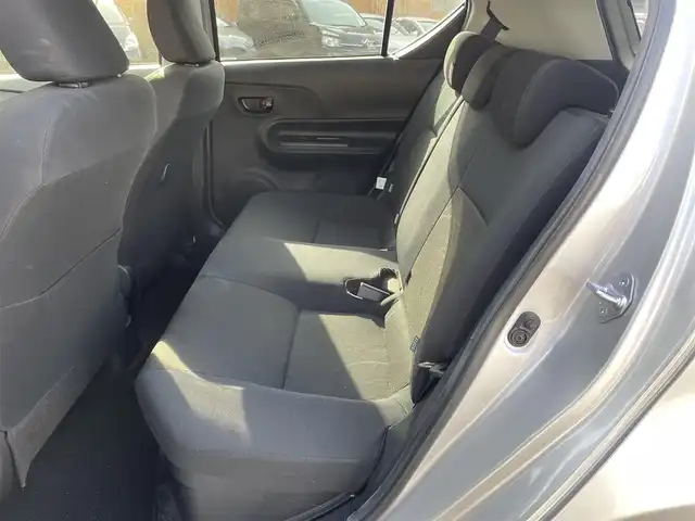 トヨタ アクア S スタイルブラック 静岡県 2017(平29)年 2万km シルバーM ワンオーナー/TOYOTA Safety Sense /・プリクラッシュセーフティ/・レーンディパーチャーアラート/・先行車発進告知機能/・オートマチックハイビーム/純正SDナビ/・Bluetooth/AUX/ワンセグ/CD/SD/バックカメラ/ETC/スマートキー/プッシュスタート/取扱説明書/新車時保証書