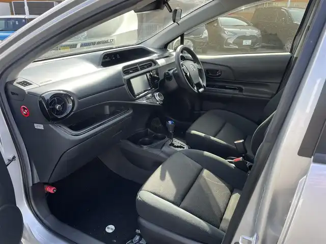 トヨタ アクア S スタイルブラック 静岡県 2017(平29)年 2万km シルバーM ワンオーナー/TOYOTA Safety Sense /・プリクラッシュセーフティ/・レーンディパーチャーアラート/・先行車発進告知機能/・オートマチックハイビーム/純正SDナビ/・Bluetooth/AUX/ワンセグ/CD/SD/バックカメラ/ETC/スマートキー/プッシュスタート/取扱説明書/新車時保証書