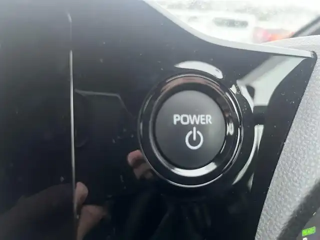 トヨタ ノア ハイブリッド S－Z 岩手県 2024(令6)年 0.7万km アティチュードブラックマイカ 純正ディスプレイ/バックカメラ/ETC/ドライブレコーダー/レーダークルーズコントロール/衝突被害軽減ブレーキ/レーンキープアシスト/横滑り防止装置/アイドリングストップ/後席モニター/シートヒーター/オートライト/オートハイビーム/LEDヘッドライト/フォグランプ/スマートキー/プッシュスタート/電動格納ミラー/純正17インチAW/純正フロアマット/純正ドアバイザー/保証書/取扱説明書