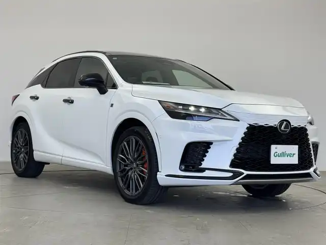 レクサス ＲＸ 500h Fスポーツパフォーマンス 愛知県 2023(令5)年 2.5万km ホワイトノーヴァガラスフレーク 14インチディスプレイオーディオ/（フルセグ/Bluetooth）　/マークレビンソンプレミアムサウンドシステム　/サンルーフ　/レーダークルーズコントロール　/パドルシフト　/全方位モニター　/衝突軽減システム/コーナーセンサー/レーンキープアシスト/ブラインドスポットモニター/電動リアゲート　/ハーフレザーシート（ダークローズ）/前席パワーシート/運転席メモリーシート　/全席シートヒーター　/全席エアー/ハンドルヒーター/ヘッドアップディスプレイ/ETC2.0/ドライブレコーダー/純正AW