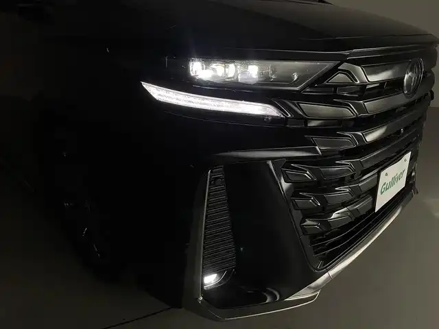 トヨタ ヴェルファイア ハイブリット Z プレミア 群馬県 2024(令6)年 0.7万km ブラック デジタルインナーミラー/=====/純正ディスプレイオーディオPuls(コネクテッドナビ対応)/・14インチHDディスプレイ/・AM/FM/フルセグTV/Bluetooth/・AppleCarPlay/AndroidAuto/Miracast/純正フリップダウンモニター/パノラミックビューモニター(床下透過表示機能付)/セーフティセンス/・プリクラッシュセーフティ/・緊急時操舵支援＋フロントクロストラフィックアラート/・レーントレーシングアラート+レーンディパーチャーアラート/・レーダークルーズコントロール(全車速追従機能付)/・アダプティブハイビームシステム/トヨタチームメイト/・アドバンストパーク＋パーキングサポートブレーキ(周囲静止物)/・アドバンストドライブ(渋滞時支援)/ブラインドスポットモニター＋安心降車アシスト(ドアオープン制御機能付)/左右独立ムーンルーフ/両側パワースライドドア/パワーリアゲート/前席パワーシート/2列目エグゼクティブパワーシート/後席パワーサイドサンシェード/前席/後席左右シートヒーター/エアシート/3眼LEDヘッドライト/ETC2.0/純正19インチアルミホイール/バックカメラ洗浄機能