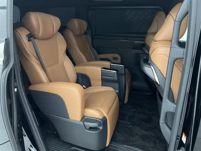 トヨタ ヴェルファイア ハイブリット Z プレミア 群馬県 2024(令6)年 0.7万km ブラック デジタルインナーミラー/=====/純正ディスプレイオーディオPuls(コネクテッドナビ対応)/・14インチHDディスプレイ/・AM/FM/フルセグTV/Bluetooth/・AppleCarPlay/AndroidAuto/Miracast/純正フリップダウンモニター/パノラミックビューモニター(床下透過表示機能付)/セーフティセンス/・プリクラッシュセーフティ/・緊急時操舵支援＋フロントクロストラフィックアラート/・レーントレーシングアラート+レーンディパーチャーアラート/・レーダークルーズコントロール(全車速追従機能付)/・アダプティブハイビームシステム/トヨタチームメイト/・アドバンストパーク＋パーキングサポートブレーキ(周囲静止物)/・アドバンストドライブ(渋滞時支援)/ブラインドスポットモニター＋安心降車アシスト(ドアオープン制御機能付)/左右独立ムーンルーフ/両側パワースライドドア/パワーリアゲート/前席パワーシート/2列目エグゼクティブパワーシート/後席パワーサイドサンシェード/前席/後席左右シートヒーター/エアシート/3眼LEDヘッドライト/ETC2.0/純正19インチアルミホイール/バックカメラ洗浄機能