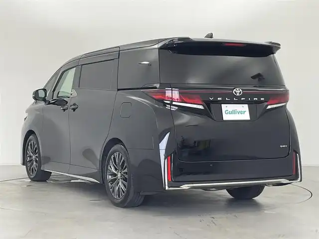 トヨタ ヴェルファイア ハイブリット Z プレミア 群馬県 2024(令6)年 0.7万km ブラック デジタルインナーミラー/=====/純正ディスプレイオーディオPuls(コネクテッドナビ対応)/・14インチHDディスプレイ/・AM/FM/フルセグTV/Bluetooth/・AppleCarPlay/AndroidAuto/Miracast/純正フリップダウンモニター/パノラミックビューモニター(床下透過表示機能付)/セーフティセンス/・プリクラッシュセーフティ/・緊急時操舵支援＋フロントクロストラフィックアラート/・レーントレーシングアラート+レーンディパーチャーアラート/・レーダークルーズコントロール(全車速追従機能付)/・アダプティブハイビームシステム/トヨタチームメイト/・アドバンストパーク＋パーキングサポートブレーキ(周囲静止物)/・アドバンストドライブ(渋滞時支援)/ブラインドスポットモニター＋安心降車アシスト(ドアオープン制御機能付)/左右独立ムーンルーフ/両側パワースライドドア/パワーリアゲート/前席パワーシート/2列目エグゼクティブパワーシート/後席パワーサイドサンシェード/前席/後席左右シートヒーター/エアシート/3眼LEDヘッドライト/ETC2.0/純正19インチアルミホイール/バックカメラ洗浄機能