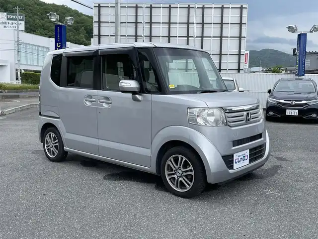 ホンダ Ｎ ＢＯＸ G SSパッケージ 山形県 2013(平25)年 8.9万km アラバスターシルバーメタリック (株)IDOMが運営する【じしゃロン山形店】の自社ローン専用車両になります。/こちらは現金またはオートローンご利用時の価格です。/自社ローンご希望の方は別途その旨お申付け下さい。/Stradaナビ/（TV/CD/FM/AM）/片側パワースライドドア/ETC/ステアリングスイッチ/プッシュスタート/ライトレベライザー/スマートキー/横滑り防止/純正フロアマット/ISOFIX