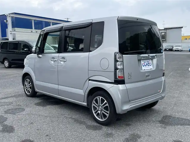 ホンダ Ｎ ＢＯＸ G SSパッケージ 山形県 2013(平25)年 8.9万km アラバスターシルバーメタリック (株)IDOMが運営する【じしゃロン山形店】の自社ローン専用車両になります。/こちらは現金またはオートローンご利用時の価格です。/自社ローンご希望の方は別途その旨お申付け下さい。/Stradaナビ/（TV/CD/FM/AM）/片側パワースライドドア/ETC/ステアリングスイッチ/プッシュスタート/ライトレベライザー/スマートキー/横滑り防止/純正フロアマット/ISOFIX