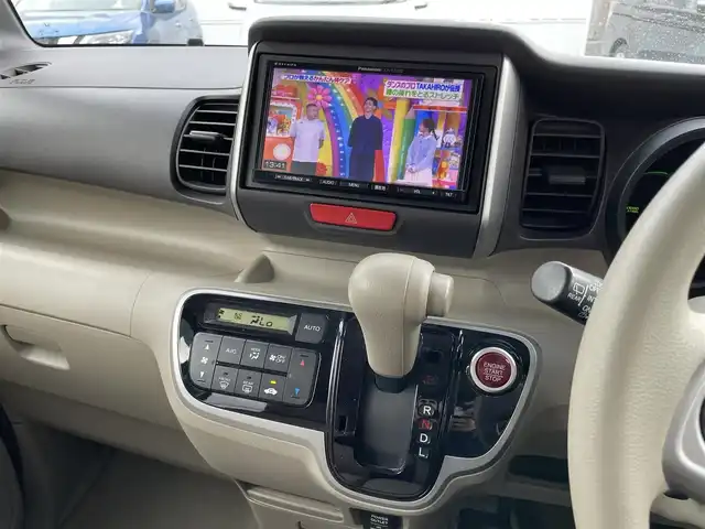 ホンダ Ｎ ＢＯＸ G SSパッケージ 山形県 2013(平25)年 8.9万km アラバスターシルバーメタリック (株)IDOMが運営する【じしゃロン山形店】の自社ローン専用車両になります。/こちらは現金またはオートローンご利用時の価格です。/自社ローンご希望の方は別途その旨お申付け下さい。/Stradaナビ/（TV/CD/FM/AM）/片側パワースライドドア/ETC/ステアリングスイッチ/プッシュスタート/ライトレベライザー/スマートキー/横滑り防止/純正フロアマット/ISOFIX