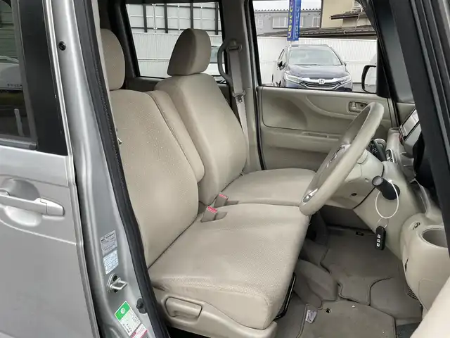 ホンダ Ｎ ＢＯＸ G SSパッケージ 山形県 2013(平25)年 8.9万km アラバスターシルバーメタリック (株)IDOMが運営する【じしゃロン山形店】の自社ローン専用車両になります。/こちらは現金またはオートローンご利用時の価格です。/自社ローンご希望の方は別途その旨お申付け下さい。/Stradaナビ/（TV/CD/FM/AM）/片側パワースライドドア/ETC/ステアリングスイッチ/プッシュスタート/ライトレベライザー/スマートキー/横滑り防止/純正フロアマット/ISOFIX