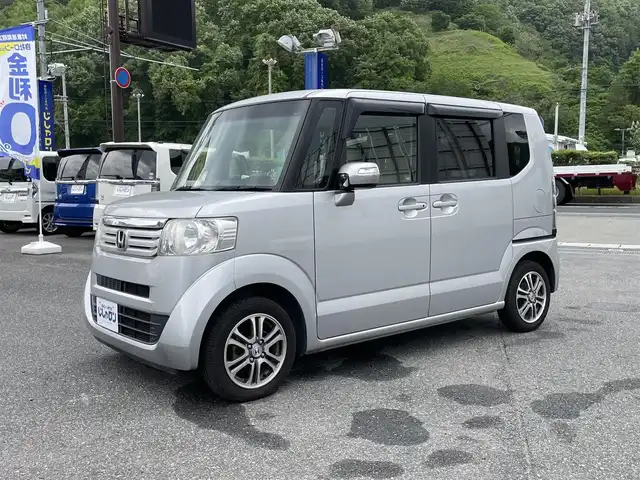 ホンダ Ｎ ＢＯＸ G SSパッケージ 山形県 2013(平25)年 8.9万km アラバスターシルバーメタリック (株)IDOMが運営する【じしゃロン山形店】の自社ローン専用車両になります。/こちらは現金またはオートローンご利用時の価格です。/自社ローンご希望の方は別途その旨お申付け下さい。/Stradaナビ/（TV/CD/FM/AM）/片側パワースライドドア/ETC/ステアリングスイッチ/プッシュスタート/ライトレベライザー/スマートキー/横滑り防止/純正フロアマット/ISOFIX