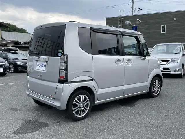 ホンダ Ｎ ＢＯＸ G SSパッケージ 山形県 2013(平25)年 8.9万km アラバスターシルバーメタリック (株)IDOMが運営する【じしゃロン山形店】の自社ローン専用車両になります。/こちらは現金またはオートローンご利用時の価格です。/自社ローンご希望の方は別途その旨お申付け下さい。/Stradaナビ/（TV/CD/FM/AM）/片側パワースライドドア/ETC/ステアリングスイッチ/プッシュスタート/ライトレベライザー/スマートキー/横滑り防止/純正フロアマット/ISOFIX