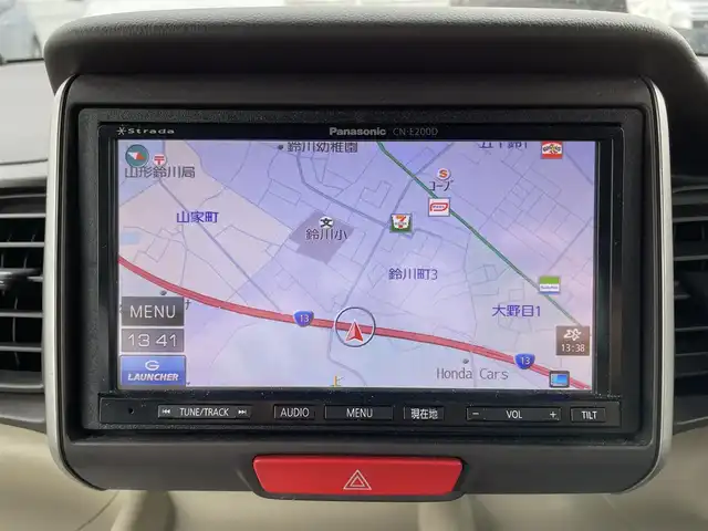 ホンダ Ｎ ＢＯＸ G SSパッケージ 山形県 2013(平25)年 8.9万km アラバスターシルバーメタリック (株)IDOMが運営する【じしゃロン山形店】の自社ローン専用車両になります。/こちらは現金またはオートローンご利用時の価格です。/自社ローンご希望の方は別途その旨お申付け下さい。/Stradaナビ/（TV/CD/FM/AM）/片側パワースライドドア/ETC/ステアリングスイッチ/プッシュスタート/ライトレベライザー/スマートキー/横滑り防止/純正フロアマット/ISOFIX