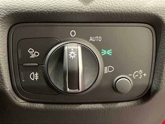 アウディ Ａ３ SB ブラックスタイリング 新潟県 2019(令1)年 0.8万km 赤 315台限定車”ブラックスタイリング”/Sラインパッケージ/-LEDヘッドライト/-LEDリヤダイナミックターンインディケーター/-S lineスポーツサスペンション/-スポーツバンパー/-ルーフスポイラー/-S lineエクステリアロゴ/-バーチャルコックピット/-3スポークレザーフラットボトムステアリング/-S line ステアリングエンブレム/-デコラティブパネルマットブラッシュトアルミニウム/-ハーフレザーシートS lineロゴ/-ヘッドライニングブラック/-ステンレスペダル/-ドアシルトリムS line/ナビゲーションパッケージ/-MMIナビ/-スマートフォンインターフェイス/-アウディサウンドシステム/-フルセグTV/アシスタンスパッケージ/-アクティブレーンアシスト/-トラフィックジャムアシスト/-サイドアシスト/-リヤクロストラフィックアシスト/-ハイビームアシスト/-プレセンスベーシック/コンビニエンスパッケージ/-アウディパーキングシステム/-リヤビューカメラ/-アドバンストキー/ブラックスタイリングパッケージ/エクステリアミラーグロスブラック/専用デザイン18インチアルミホイール