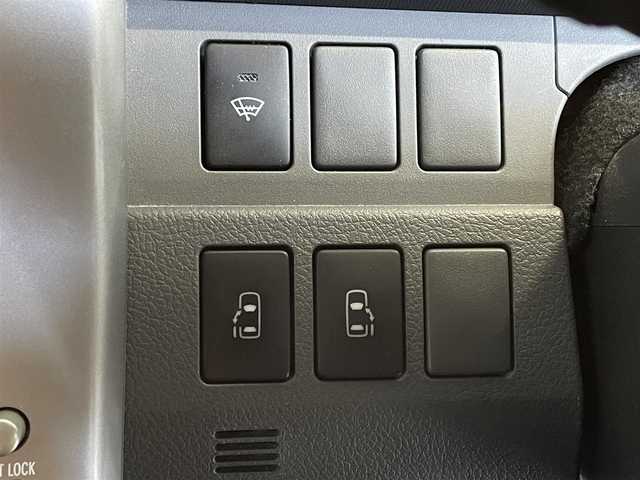 トヨタ ヴォクシー ZS 佐賀県 2008(平20)年 10.5万km ホワイトパールクリスタルシャイン 純正ディーラーオプションナビ（NHZN-W57）/CD/DVD/フルセグTV/バックカメラ/アルパイン製　10.2インチ　フリップダウンモニター/両側パワースライドドア/ETC/パドルシフト/MTモード付AT/デュアルオートエアコン/キセノンライト/フォグランプ/電動格納ミラー/純正アルミホイール/フロアマット/プッシュスタート/スマートキー