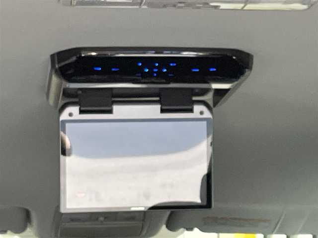 トヨタ ヴォクシー ZS 佐賀県 2008(平20)年 10.5万km ホワイトパールクリスタルシャイン 純正ディーラーオプションナビ（NHZN-W57）/CD/DVD/フルセグTV/バックカメラ/アルパイン製　10.2インチ　フリップダウンモニター/両側パワースライドドア/ETC/パドルシフト/MTモード付AT/デュアルオートエアコン/キセノンライト/フォグランプ/電動格納ミラー/純正アルミホイール/フロアマット/プッシュスタート/スマートキー