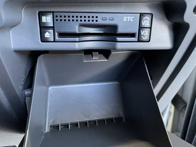 トヨタ ヴォクシー ZS 佐賀県 2008(平20)年 10.5万km ホワイトパールクリスタルシャイン 純正ディーラーオプションナビ（NHZN-W57）/CD/DVD/フルセグTV/バックカメラ/アルパイン製　10.2インチ　フリップダウンモニター/両側パワースライドドア/ETC/パドルシフト/MTモード付AT/デュアルオートエアコン/キセノンライト/フォグランプ/電動格納ミラー/純正アルミホイール/フロアマット/プッシュスタート/スマートキー