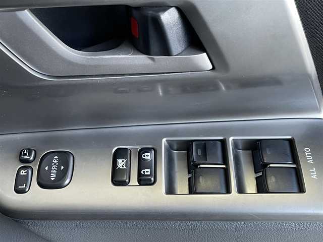 トヨタ ヴォクシー ZS 佐賀県 2008(平20)年 10.5万km ホワイトパールクリスタルシャイン 純正ディーラーオプションナビ（NHZN-W57）/CD/DVD/フルセグTV/バックカメラ/アルパイン製　10.2インチ　フリップダウンモニター/両側パワースライドドア/ETC/パドルシフト/MTモード付AT/デュアルオートエアコン/キセノンライト/フォグランプ/電動格納ミラー/純正アルミホイール/フロアマット/プッシュスタート/スマートキー