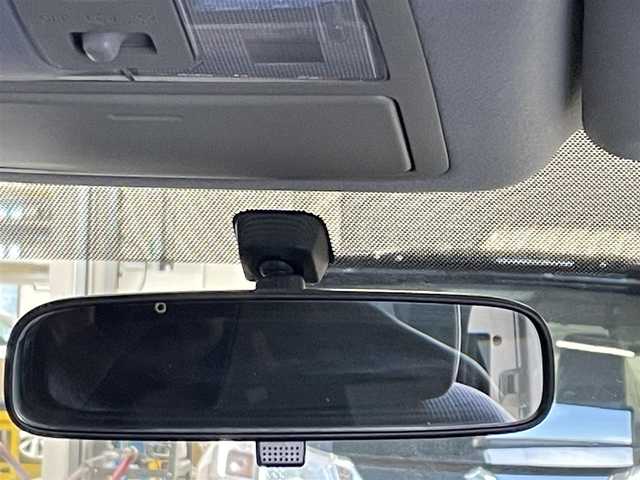 トヨタ ヴォクシー ZS 佐賀県 2008(平20)年 10.5万km ホワイトパールクリスタルシャイン 純正ディーラーオプションナビ（NHZN-W57）/CD/DVD/フルセグTV/バックカメラ/アルパイン製　10.2インチ　フリップダウンモニター/両側パワースライドドア/ETC/パドルシフト/MTモード付AT/デュアルオートエアコン/キセノンライト/フォグランプ/電動格納ミラー/純正アルミホイール/フロアマット/プッシュスタート/スマートキー