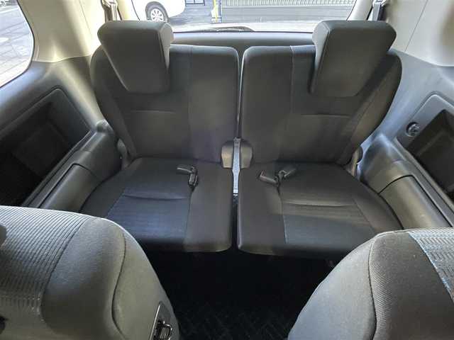 トヨタ ヴォクシー ZS 佐賀県 2008(平20)年 10.5万km ホワイトパールクリスタルシャイン 純正ディーラーオプションナビ（NHZN-W57）/CD/DVD/フルセグTV/バックカメラ/アルパイン製　10.2インチ　フリップダウンモニター/両側パワースライドドア/ETC/パドルシフト/MTモード付AT/デュアルオートエアコン/キセノンライト/フォグランプ/電動格納ミラー/純正アルミホイール/フロアマット/プッシュスタート/スマートキー