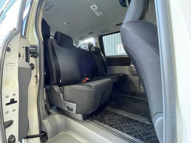 トヨタ ヴォクシー ZS 佐賀県 2008(平20)年 10.5万km ホワイトパールクリスタルシャイン 純正ディーラーオプションナビ（NHZN-W57）/CD/DVD/フルセグTV/バックカメラ/アルパイン製　10.2インチ　フリップダウンモニター/両側パワースライドドア/ETC/パドルシフト/MTモード付AT/デュアルオートエアコン/キセノンライト/フォグランプ/電動格納ミラー/純正アルミホイール/フロアマット/プッシュスタート/スマートキー