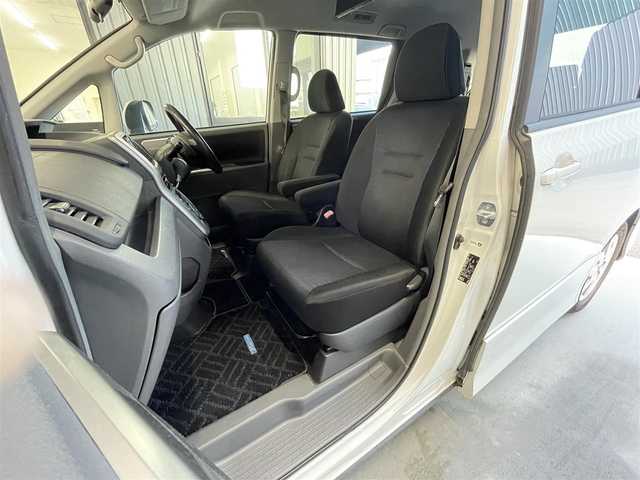 トヨタ ヴォクシー ZS 佐賀県 2008(平20)年 10.5万km ホワイトパールクリスタルシャイン 純正ディーラーオプションナビ（NHZN-W57）/CD/DVD/フルセグTV/バックカメラ/アルパイン製　10.2インチ　フリップダウンモニター/両側パワースライドドア/ETC/パドルシフト/MTモード付AT/デュアルオートエアコン/キセノンライト/フォグランプ/電動格納ミラー/純正アルミホイール/フロアマット/プッシュスタート/スマートキー