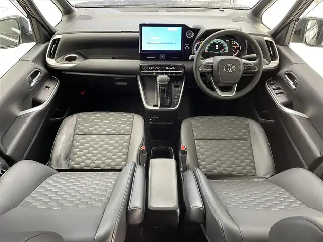 トヨタ ヴォクシー S－Z 滋賀県 2022(令4)年 2.1万km グリッターブラックガラスフレーク 純正ナビ【AM/FM/USB/HDMI/Miracast/フルセグ】/両側パワースライドドア/前席/2列目シートヒーター/全方位カメラ/純正14型フリップダウンモニター/パワーバックドア/前後ドライブレコーダー/デジタルインナーミラー/レーダークルーズコントロール/クリアランスソナー/オートマチックハイビーム/革巻きステアリング