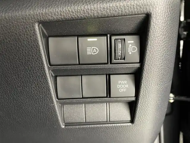 トヨタ ヴォクシー S－Z 滋賀県 2022(令4)年 2.1万km グリッターブラックガラスフレーク 純正ナビ【AM/FM/USB/HDMI/Miracast/フルセグ】/両側パワースライドドア/前席/2列目シートヒーター/全方位カメラ/純正14型フリップダウンモニター/パワーバックドア/前後ドライブレコーダー/デジタルインナーミラー/レーダークルーズコントロール/クリアランスソナー/オートマチックハイビーム/革巻きステアリング