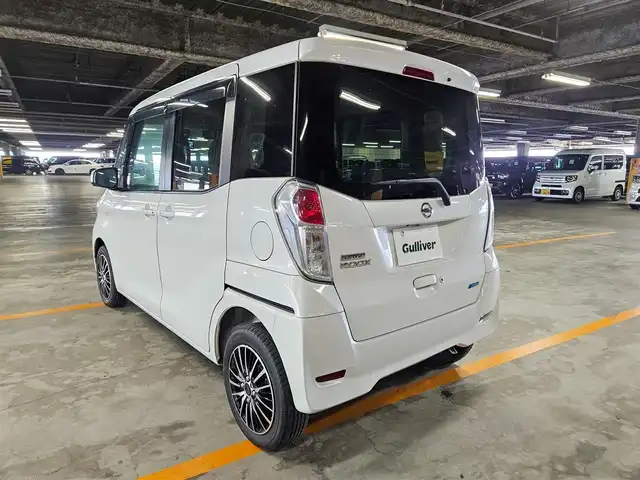 日産 デイズ ルークス X 愛媛県 2014(平26)年 6.2万km ホワイトパール ケンウッドナビ(Bluetooth/CD/DVD)/フルセグTV/助手席側パワースライドドア/アラウンドビューモニター/ドライブレコーダー/電動オート格納機能付ドアミラー/オートエアコン/スエード調クロスシート/シートバックテーブル/後席サンシェード/ヴェルザンディ14インチアルミホイール/インテリジェントキー/プッシュエンジンスターター/イモビライザー/禁煙車