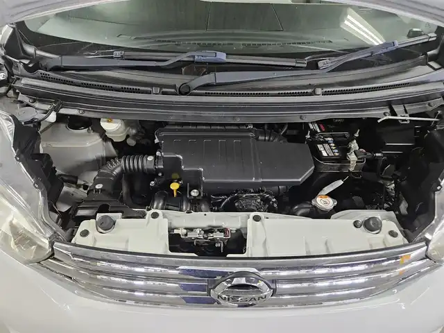 日産 デイズ ルークス X 愛媛県 2014(平26)年 6.2万km ホワイトパール ケンウッドナビ(Bluetooth/CD/DVD)/フルセグTV/助手席側パワースライドドア/アラウンドビューモニター/ドライブレコーダー/電動オート格納機能付ドアミラー/オートエアコン/スエード調クロスシート/シートバックテーブル/後席サンシェード/ヴェルザンディ14インチアルミホイール/インテリジェントキー/プッシュエンジンスターター/イモビライザー/禁煙車