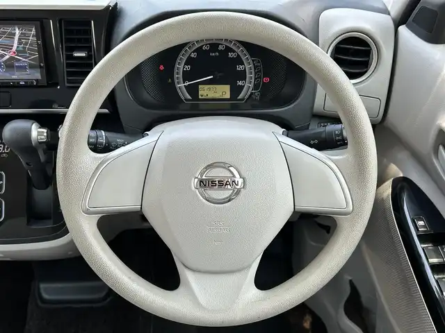 日産 デイズ ルークス X 愛媛県 2014(平26)年 6.2万km ホワイトパール ケンウッドナビ(Bluetooth/CD/DVD)/フルセグTV/助手席側パワースライドドア/アラウンドビューモニター/ドライブレコーダー/電動オート格納機能付ドアミラー/オートエアコン/スエード調クロスシート/シートバックテーブル/後席サンシェード/ヴェルザンディ14インチアルミホイール/インテリジェントキー/プッシュエンジンスターター/イモビライザー/禁煙車