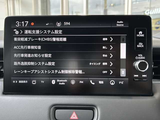 ホンダ ヴェゼル ハイブリッド e:HEV Z 静岡県 2025(令7)年 0.1万km未満 クリスタルブラックパール 純正ディスプレイオーディオ/・Bluetooth/・フルセグTV/・Apple CarPlay/・Android Auto/・USB/・AM/・FM/主要装備/・フロントグリル　ベルリナブラック/・衝突軽減/・レーンキープ/・追従クルコン/・BSM/・コーナーセンサー前後/・バックカメラ/・置くだけ充電/・パワーバックドア/・ハンドルヒーター/・シートヒーター/・ETC２．０/・LEDオートライト/・純正アルミホイール/・スマートキー/・プッシュスタート