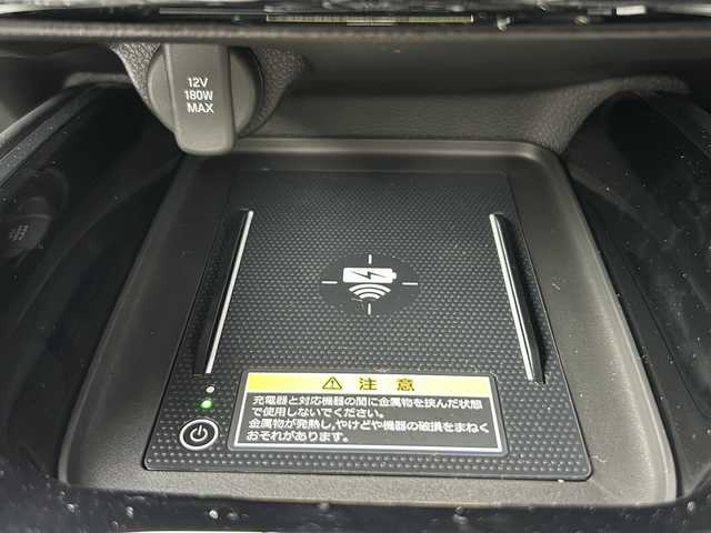 ホンダ ヴェゼル ハイブリッド e:HEV Z 静岡県 2025(令7)年 0.1万km未満 クリスタルブラックパール 純正ディスプレイオーディオ/・Bluetooth/・フルセグTV/・Apple CarPlay/・Android Auto/・USB/・AM/・FM/主要装備/・フロントグリル　ベルリナブラック/・衝突軽減/・レーンキープ/・追従クルコン/・BSM/・コーナーセンサー前後/・バックカメラ/・置くだけ充電/・パワーバックドア/・ハンドルヒーター/・シートヒーター/・ETC２．０/・LEDオートライト/・純正アルミホイール/・スマートキー/・プッシュスタート