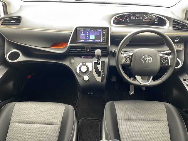 トヨタ シエンタ G 沖縄県 2020(令2)年 1.6万km ホワイトパールクリスタルシャイン 純正SDナビ（NSCN-W68）/CD/DVD/SD/Bluetooth接続/TV/パノラミックビューモニター/ビルトインETC/両側パワースライドドア/プリクラッシュセーフティ/レーンキープアシスト/コーナーセンサー/オートマチックハイビーム/オートライト/アイドリングストップ/純正フロアマット/プッシュスタート/スマートキー/取扱説明書