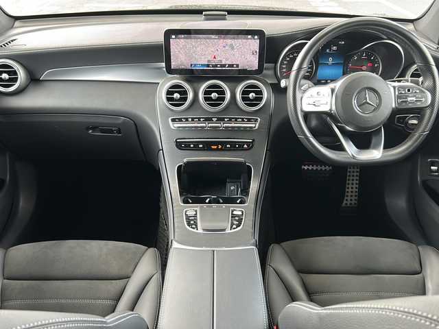 メルセデス・ベンツ ＧＬＣ２２０ d 4マチック クーペ AMGライン 愛知県 2019(令1)年 5.5万km オブシディアンブラック 禁煙車/メーカーナビ/フルセグ/FM/AM BT/AppleCarPlay/AndroidAuto LEDオートライト/アダプティブハイビーム/サンルーフ/全席シートヒーター/前席パワーシート　シートメモリー/黒ハーフレザーシート/パワーバックドア/純正19AW/360°カメラシステム/パークトロニック/アンビエントライト/アクティブディスタンスアシスト・ディストロニック/アクティブレーンキーピングアシスト/アクティブステアリングアシスト/アテンションアシスト/ブラインドスポットアシスト/レーンチェンジアシスト/アクティブパーキングアシスト/アクティブブレーキアシスト/ビルトインETC/保証書/取扱説明書/記録簿R6