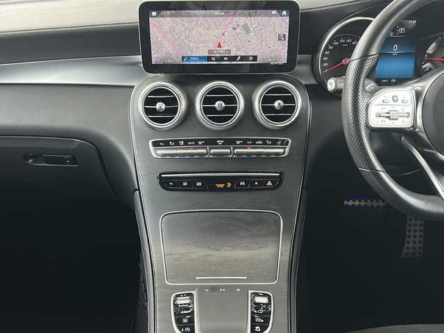 メルセデス・ベンツ ＧＬＣ２２０ d 4マチック クーペ AMGライン 愛知県 2019(令1)年 5.5万km オブシディアンブラック 禁煙車/メーカーナビ/フルセグ/FM/AM BT/AppleCarPlay/AndroidAuto LEDオートライト/アダプティブハイビーム/サンルーフ/全席シートヒーター/前席パワーシート　シートメモリー/黒ハーフレザーシート/パワーバックドア/純正19AW/360°カメラシステム/パークトロニック/アンビエントライト/アクティブディスタンスアシスト・ディストロニック/アクティブレーンキーピングアシスト/アクティブステアリングアシスト/アテンションアシスト/ブラインドスポットアシスト/レーンチェンジアシスト/アクティブパーキングアシスト/アクティブブレーキアシスト/ビルトインETC/保証書/取扱説明書/記録簿R6