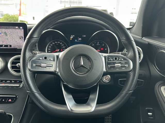 メルセデス・ベンツ ＧＬＣ２２０ d 4マチック クーペ AMGライン 愛知県 2019(令1)年 5.5万km オブシディアンブラック 禁煙車/メーカーナビ/フルセグ/FM/AM BT/AppleCarPlay/AndroidAuto LEDオートライト/アダプティブハイビーム/サンルーフ/全席シートヒーター/前席パワーシート　シートメモリー/黒ハーフレザーシート/パワーバックドア/純正19AW/360°カメラシステム/パークトロニック/アンビエントライト/アクティブディスタンスアシスト・ディストロニック/アクティブレーンキーピングアシスト/アクティブステアリングアシスト/アテンションアシスト/ブラインドスポットアシスト/レーンチェンジアシスト/アクティブパーキングアシスト/アクティブブレーキアシスト/ビルトインETC/保証書/取扱説明書/記録簿R6