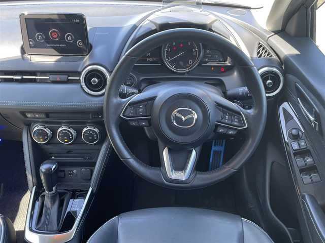 マツダ マツダ２ XD Lパッケージ 山梨県 2019(令1)年 8.4万km エターナルブルーマイカ (株)IDOMが運営する【じしゃロン甲府店】の自社ローン専用車両になります。こちらは現金またはオートローンご利用時の価格です。自社ローンご希望の方は別途その旨お申付け下さい/〇純正メモリーナビ（DVD/CD/DTV/BT)/〇全方位モニター/〇ハーフレザーシート/〇前席シートヒーター/〇ステアリングヒーター/〇クルーズコント/〇パドルシフト/〇前後ドラレコ/〇ETC/〇新車時保証書/〇取扱説明書/〇ナビ取扱説明書
