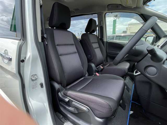日産 セレナ e－パワー ハイウェイスター V 福岡県 2018(平30)年 3.6万km ブリリアントホワイトパール プロパイロット純正9型ナビゲーション（CD/DVD/フルセグ/BT)純正フリップダウンモニターアラウンドビューモニターエマージェンシーブレーキレーンキープアシスト両側パワースライドドア前席シートヒーターハンドルヒーターLEDヘッドライト/オートライトドライブレコーダーETC