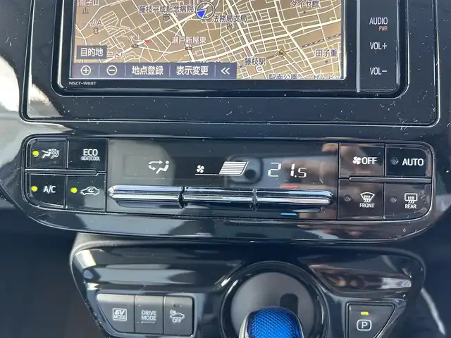 トヨタ プリウス Sツーリングセレクション 静岡県 2019(令1)年 2.7万km アティチュードブラックマイカ 純正SDナビ/・フルセグTV/・Bluetooth接続/・DVD再生/トヨタセーフティーセンス/・プリクラッシュセーフティ (PCS)/・レーダークルーズコントロール (全車速追従機能付き)/・レーンディパーチャーアラート (LDA)/・オートマチックハイビーム (AHB)/・プロアクティブドライビングアシスト (PDA)/モデリスタエアロ（F/S/R）/モデリスタ17インチアルミホイール/プッシュスタート/スマートキー/バックカメラ/ホワイトレザーシート/前席シートヒーター/ETC/LEDオートライト/取扱説明書/保証書