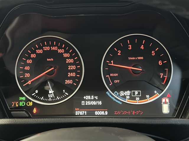ＢＭＷ Ｘ１ xDrive 20i Xライン 福島県 2016(平28)年 3.8万km アルピンホワイトⅢ 登録時走行距離：37671km/４WD/純正メーカーナビ/ (BT/CD/DVD/AUX/AM/FM)/バックカメラ/MTモード付AT/ステアリングスイッチ/革巻きステアリング/LIM機能/パワーバックドア/ハーフレザーシート/パワーシート/ (D席/N席)/メモリーシート/ (D席)/フロアマット/電動格納ミラー/ウィンカーミラー/ルーフレール/純正18インチAW/オートライト/LEDヘッドライト/フォグランプ/クリアランスソナー/アイドリングストップ/横滑り防止装置/ダウンヒルアシスト/スマートキー/スペアキー×１/保証書/取扱説明書