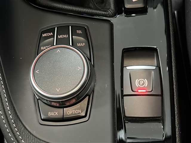 ＢＭＷ Ｘ１ xDrive 20i Xライン 福島県 2016(平28)年 3.8万km アルピンホワイトⅢ 登録時走行距離：37671km/４WD/純正メーカーナビ/ (BT/CD/DVD/AUX/AM/FM)/バックカメラ/MTモード付AT/ステアリングスイッチ/革巻きステアリング/LIM機能/パワーバックドア/ハーフレザーシート/パワーシート/ (D席/N席)/メモリーシート/ (D席)/フロアマット/電動格納ミラー/ウィンカーミラー/ルーフレール/純正18インチAW/オートライト/LEDヘッドライト/フォグランプ/クリアランスソナー/アイドリングストップ/横滑り防止装置/ダウンヒルアシスト/スマートキー/スペアキー×１/保証書/取扱説明書