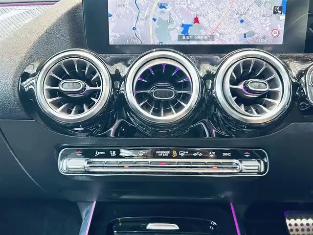 メルセデス・ベンツ Ｍ・ベンツ ＧＬＡ２００ｄ 4マチック AMGライン 大阪府 2022(令4)年 2.4万km コスモスブラック サンルーフ/HUD/ACC/レーダーセーフティP/黒革/メモリ付きパワーシート/シートヒーター/純正ナビ/TV/360度カメラ/純正19インチAW/LEDヘッドライト/アンビエントライト/電動リアゲート/ブラインドスポット/ワイヤレス充電