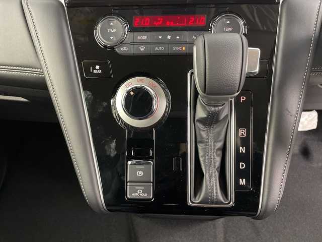 三菱 デリカＤ：５ シャモニー 道央・札幌 2025(令7)年 0.1千km 黒Ⅱ ・登録済未使用車/・4WD/ディーゼルターボ/・e-Assist/・12.8型フリップダウンモニター/・ディーラーOP11型メモリナビ/・BT/DVD/CD/SD/USB/HDMI/・マルチアラウンドモニター/・両側パワースライドドア/・パワーバックドア/・レーダークルーズコントロール/・LEDオートライト/フォグランプ/・オートマチックハイビーム/・ハーフレザーシート/・パワーシート/シートヒーター/・ステアリングヒーター/・スマートキー×2/パドルシフト/・純正18インチAW