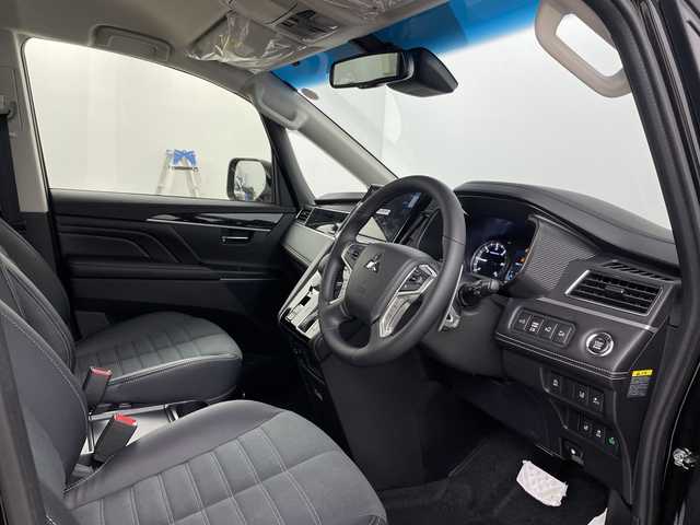 三菱 デリカＤ：５ シャモニー 道央・札幌 2025(令7)年 0.1千km 黒Ⅱ ・登録済未使用車/・4WD/ディーゼルターボ/・e-Assist/・12.8型フリップダウンモニター/・ディーラーOP11型メモリナビ/・BT/DVD/CD/SD/USB/HDMI/・マルチアラウンドモニター/・両側パワースライドドア/・パワーバックドア/・レーダークルーズコントロール/・LEDオートライト/フォグランプ/・オートマチックハイビーム/・ハーフレザーシート/・パワーシート/シートヒーター/・ステアリングヒーター/・スマートキー×2/パドルシフト/・純正18インチAW