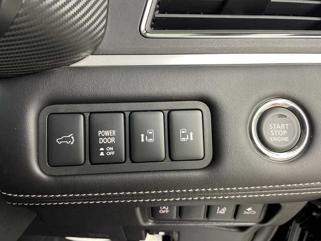 三菱 デリカＤ：５ シャモニー 道央・札幌 2025(令7)年 0.1千km 黒Ⅱ ・登録済未使用車/・4WD/ディーゼルターボ/・e-Assist/・12.8型フリップダウンモニター/・ディーラーOP11型メモリナビ/・BT/DVD/CD/SD/USB/HDMI/・マルチアラウンドモニター/・両側パワースライドドア/・パワーバックドア/・レーダークルーズコントロール/・LEDオートライト/フォグランプ/・オートマチックハイビーム/・ハーフレザーシート/・パワーシート/シートヒーター/・ステアリングヒーター/・スマートキー×2/パドルシフト/・純正18インチAW