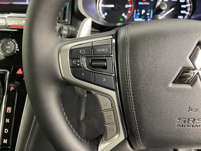 三菱 デリカＤ：５ シャモニー 道央・札幌 2025(令7)年 0.1千km 黒Ⅱ ・登録済未使用車/・4WD/ディーゼルターボ/・e-Assist/・12.8型フリップダウンモニター/・ディーラーOP11型メモリナビ/・BT/DVD/CD/SD/USB/HDMI/・マルチアラウンドモニター/・両側パワースライドドア/・パワーバックドア/・レーダークルーズコントロール/・LEDオートライト/フォグランプ/・オートマチックハイビーム/・ハーフレザーシート/・パワーシート/シートヒーター/・ステアリングヒーター/・スマートキー×2/パドルシフト/・純正18インチAW