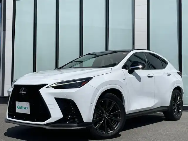レクサス ＮＸ 350h Fスポーツ 大阪府 2022(令4)年 4.3万km ホワイトノーヴァガラスフレーク 純正14インチディスプレイオーディオ　/（フルセグTV/USB/車外カメラ/温度調整）/パノラミックビュー（360度）/パノラマサンルーフ/ETC2.0　/三眼LEDヘッドライト　/ステアリングヒーター　/Fスポーツ専用レザーシート/（前席パワーシート/シートヒーター＆ベンチレーション）/アドバンストパーク（自動駐車）/パドルシフト/クルーズコントロール/前後ドライブレコーダー/純正フロアマット/純正20インチアルミホイール/ワイヤレス充電/ブラインドスポットミラー/デジタルインナーミラー/ヘッドアップディスプレイ
