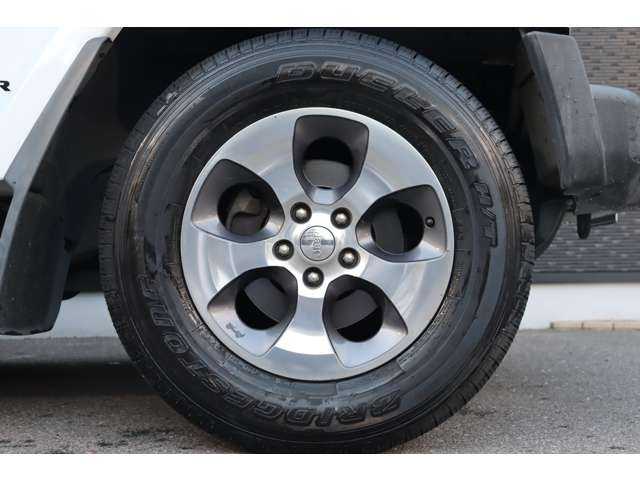 クライスラー・ジープ ジープ ラングラー アンリミテッド サハラ 大分県 2016(平28)年 9.6万km ブライトホワイト 当店買取車両/社外グリル/サイドステップ/ＡＬＰＩＮＥサウンド/クルーズコントロール/社外ナビ/地デジ/Bluetooth/バックカメラ/サイドカメラ/茶本革/シートヒーター/社外ＬＥＤヘッドライト/オートライト/Ｆ／Ｒフォグ/純正１８インチＡＷ/ＥＴＣ