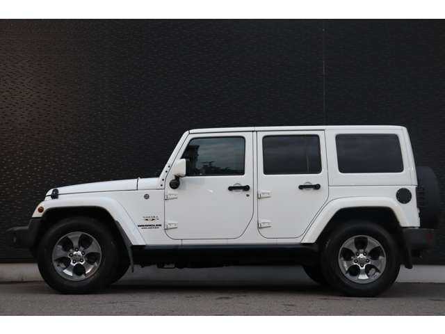 クライスラー・ジープ ジープ ラングラー アンリミテッド サハラ 大分県 2016(平28)年 9.6万km ブライトホワイト 当店買取車両/社外グリル/サイドステップ/ＡＬＰＩＮＥサウンド/クルーズコントロール/社外ナビ/地デジ/Bluetooth/バックカメラ/サイドカメラ/茶本革/シートヒーター/社外ＬＥＤヘッドライト/オートライト/Ｆ／Ｒフォグ/純正１８インチＡＷ/ＥＴＣ